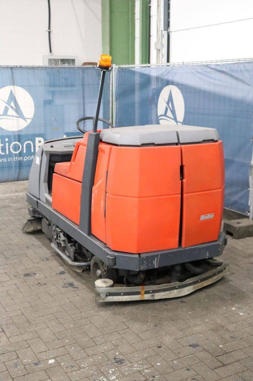 Kehrmaschine del tipo Hako Hakomatic B310 R CL, Gebrauchtmaschine en Antwerpen (Imagen 4)