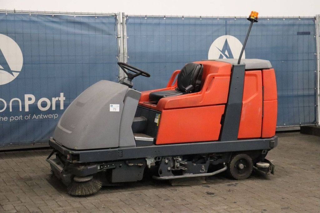 Kehrmaschine del tipo Hako Hakomatic B310 R CL, Gebrauchtmaschine en Antwerpen (Imagen 10)