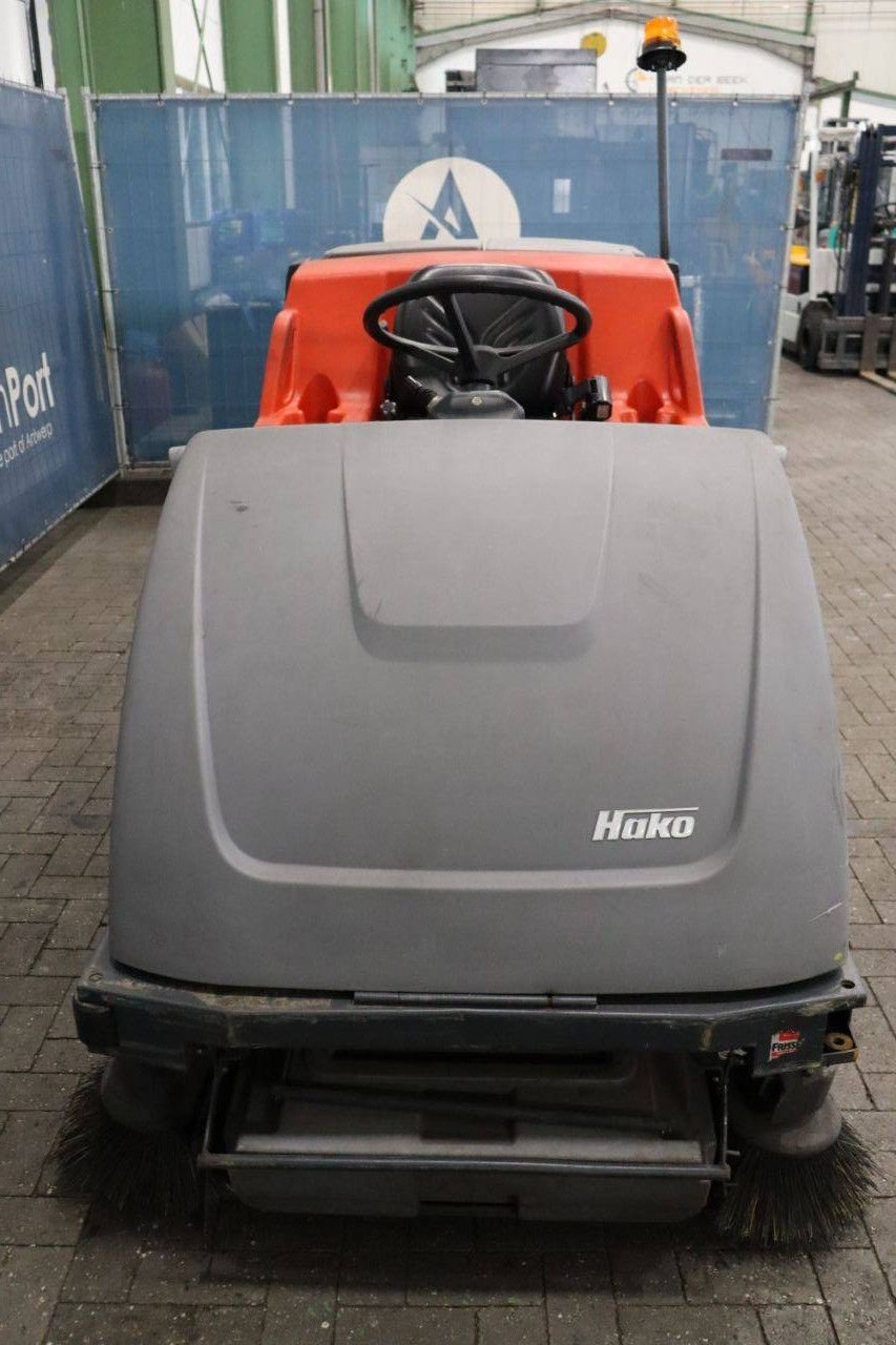 Kehrmaschine del tipo Hako Hakomatic B310 R CL, Gebrauchtmaschine en Antwerpen (Imagen 9)