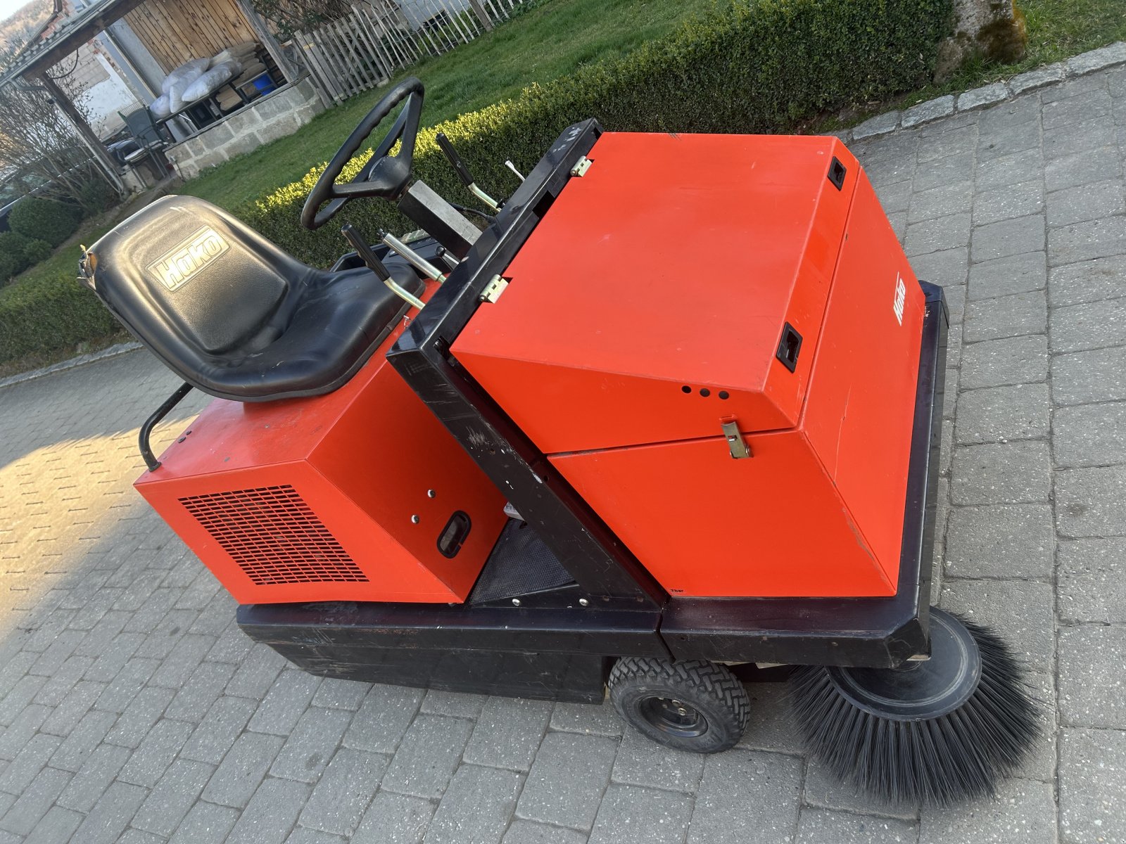 Kehrmaschine typu Hako Jonas 1000 V, Gebrauchtmaschine v Höttingen (Obrázek 2)