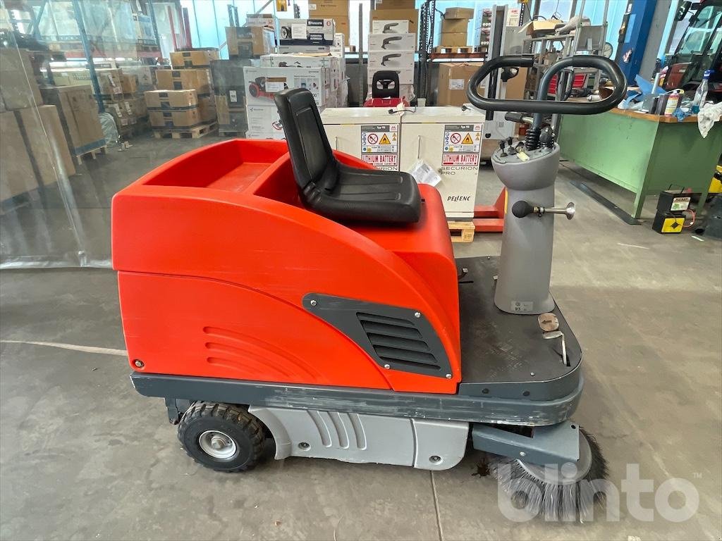 Kehrmaschine типа Hako JONAS 900V, Gebrauchtmaschine в Düsseldorf (Фотография 2)