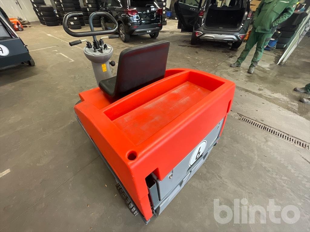 Kehrmaschine типа Hako JONAS 900V, Gebrauchtmaschine в Düsseldorf (Фотография 3)