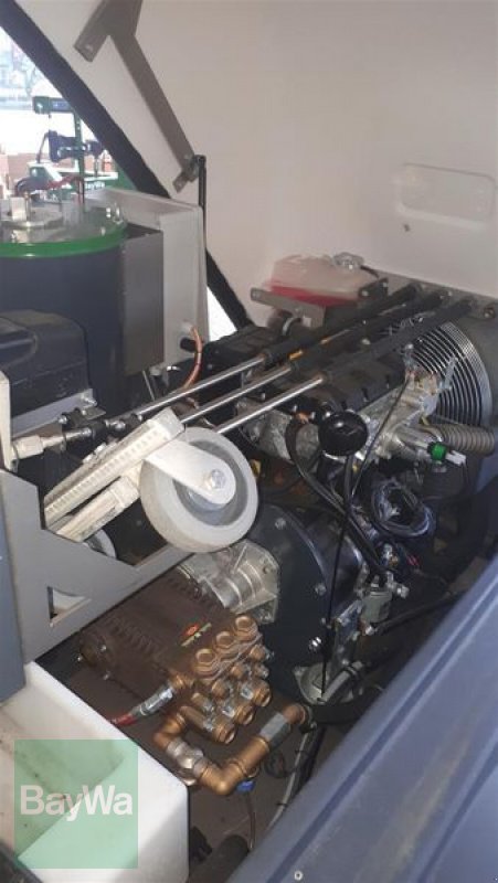 Kehrmaschine des Typs Heatweed MULTI M, Gebrauchtmaschine in Bad Brückenau (Bild 4)