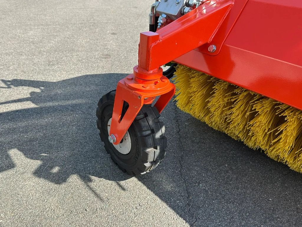 Kehrmaschine des Typs Holaras H-150 Veegmachine, Gebrauchtmaschine in BENNEKOM (Bild 11)