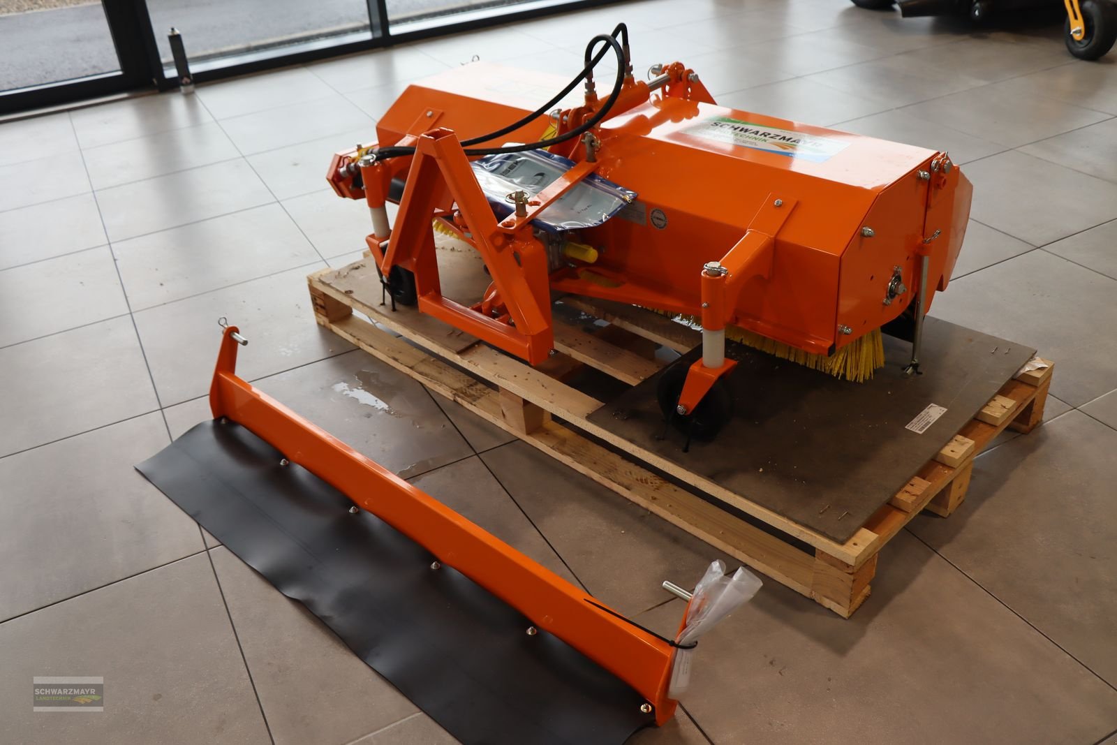 Kehrmaschine des Typs Iseki Frontkehrmaschine KL 130/40, Gebrauchtmaschine in Gampern (Bild 2)