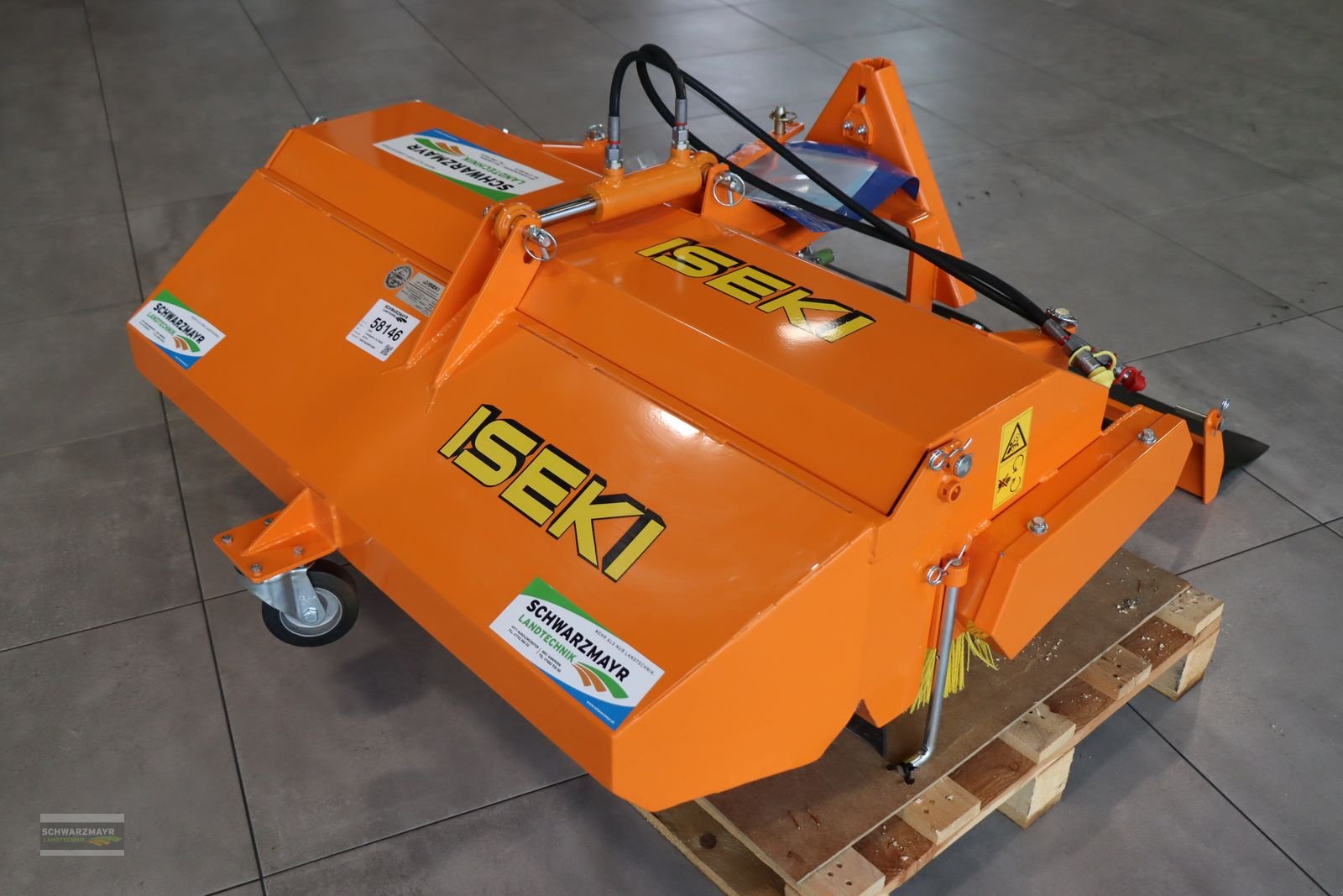 Kehrmaschine des Typs Iseki Frontkehrmaschine KL 130/40, Gebrauchtmaschine in Gampern (Bild 4)