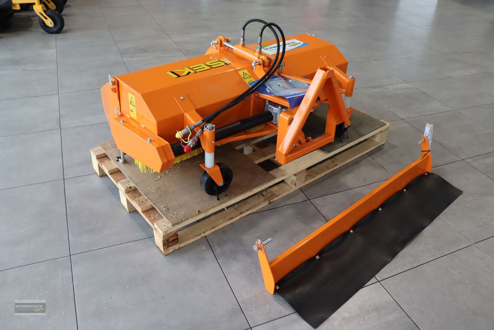 Kehrmaschine des Typs Iseki Frontkehrmaschine KL 130/40, Gebrauchtmaschine in Gampern (Bild 3)