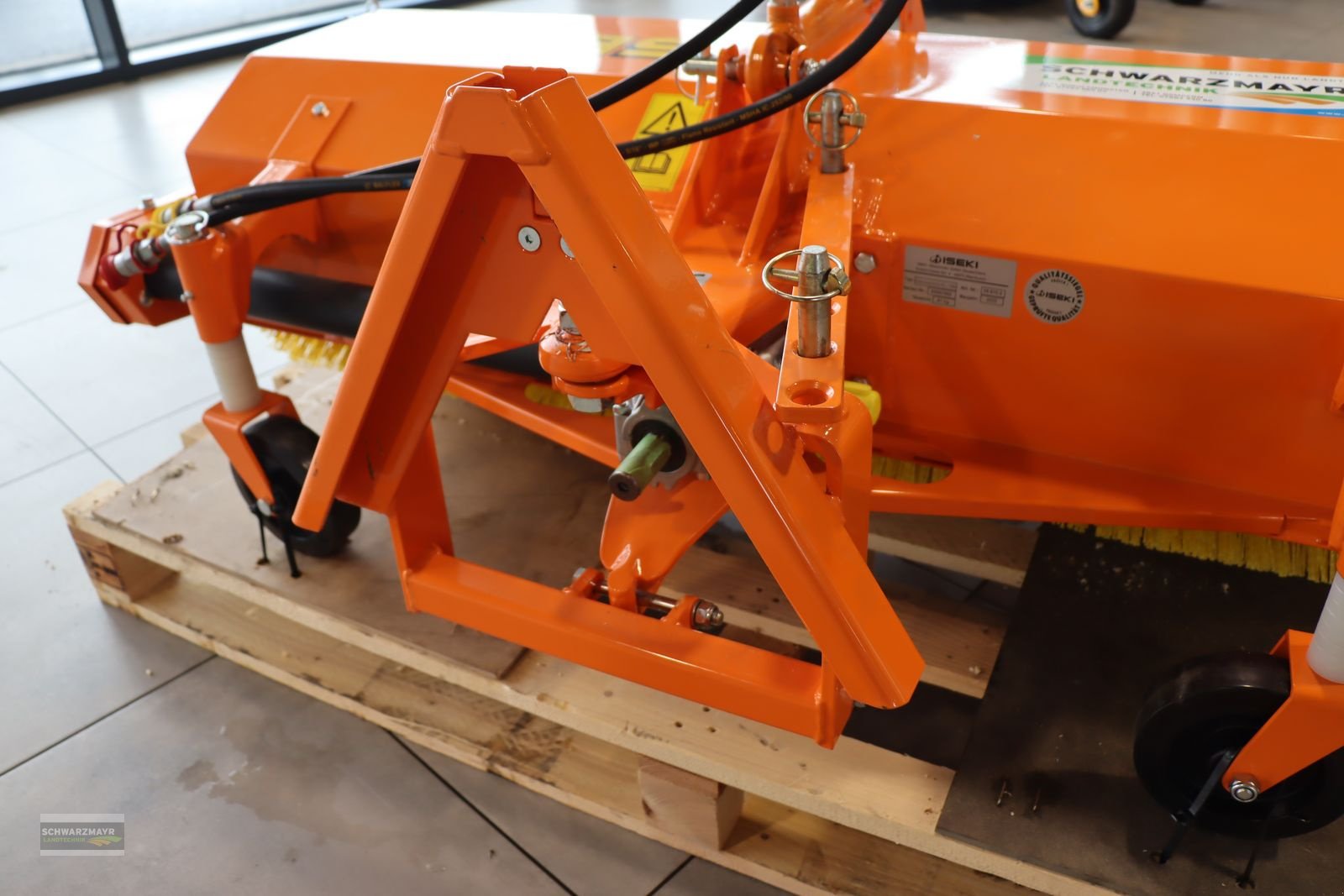 Kehrmaschine des Typs Iseki Frontkehrmaschine KL 130/40, Gebrauchtmaschine in Gampern (Bild 7)