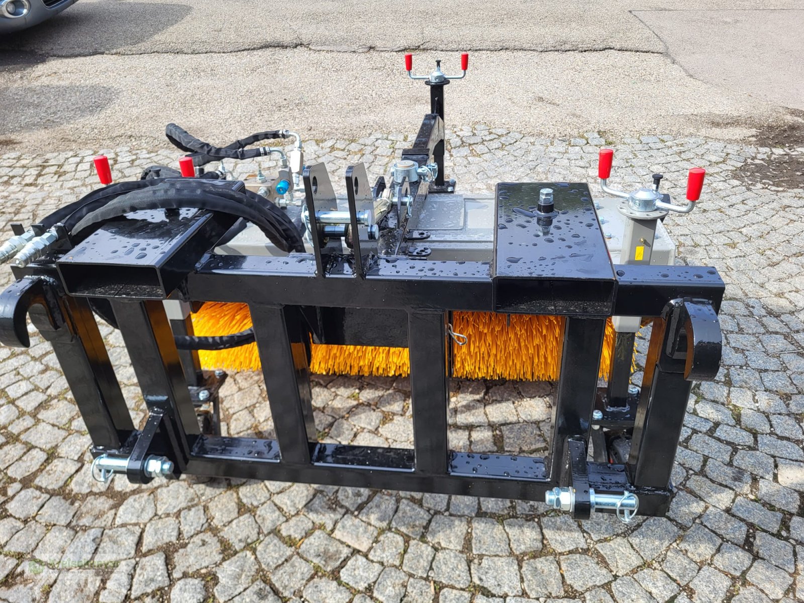 Kehrmaschine des Typs Jansen JK-130 hydraulische Kombikehrbürste Kombi-Anbau Euronorm- / 3-Punkt- / Palettengabel-Aufnahme inkl. hydr. Entleerung NEU, Neumaschine in Feuchtwangen (Bild 3)