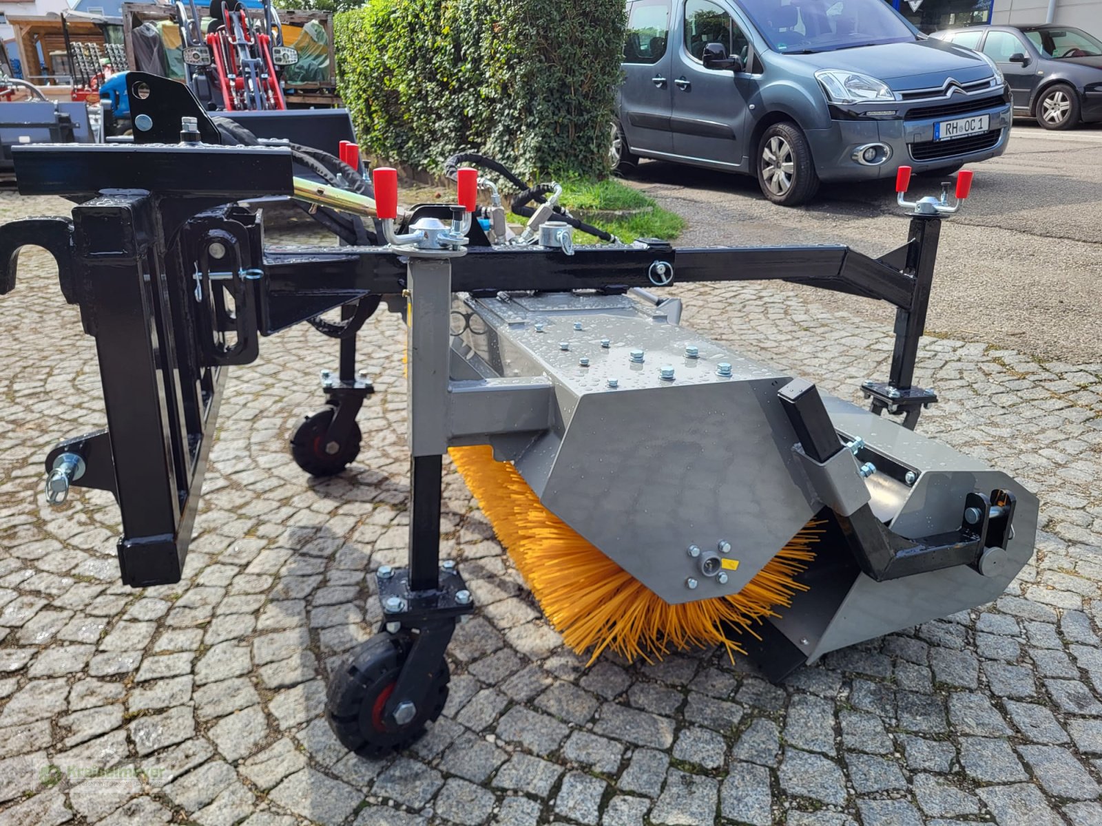 Kehrmaschine des Typs Jansen JK-130 hydraulische Kombikehrbürste Kombi-Anbau Euronorm- / 3-Punkt- / Palettengabel-Aufnahme inkl. hydr. Entleerung NEU, Neumaschine in Feuchtwangen (Bild 5)