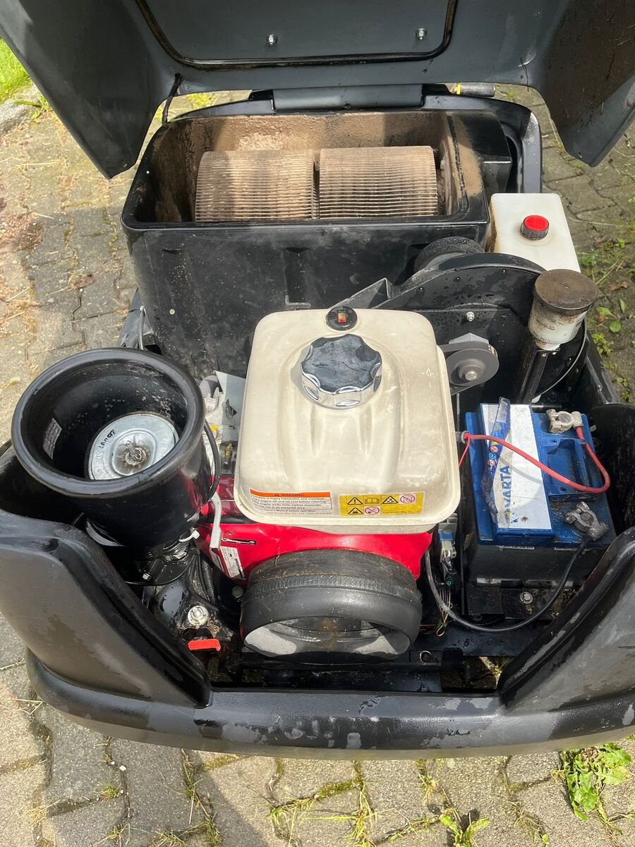 Kehrmaschine des Typs Kärcher Kehrmaschine KM 100/100R, Gebrauchtmaschine in Bergheim (Bild 7)