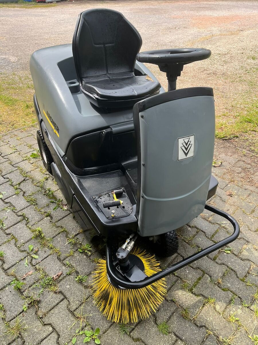 Kehrmaschine des Typs Kärcher Kehrmaschine KM 100/100R, Gebrauchtmaschine in Bergheim (Bild 1)