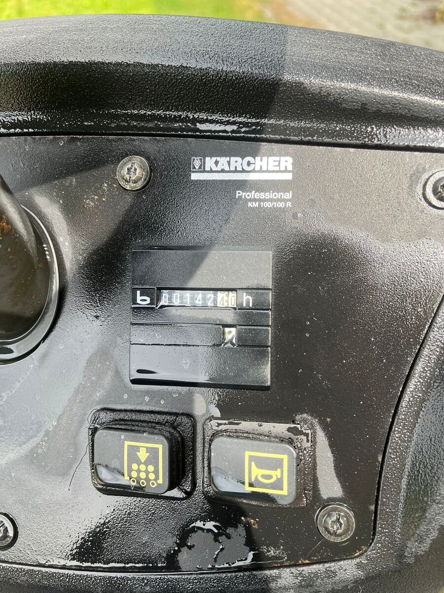 Kehrmaschine des Typs Kärcher Kehrmaschine KM 100/100R, Gebrauchtmaschine in Bergheim (Bild 5)