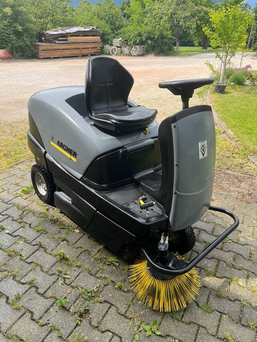Kehrmaschine des Typs Kärcher Kehrmaschine KM 100/100R, Gebrauchtmaschine in Bergheim (Bild 2)