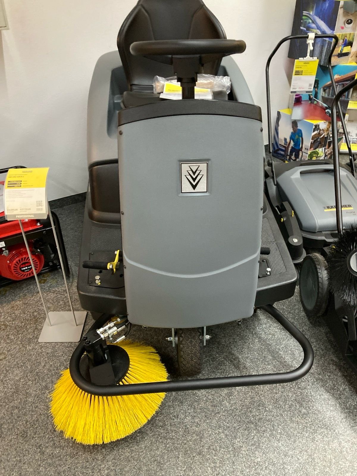 Kehrmaschine a típus Kärcher KM 100/100 RP, Neumaschine ekkor: Esslingen (Sirnau) (Kép 3)