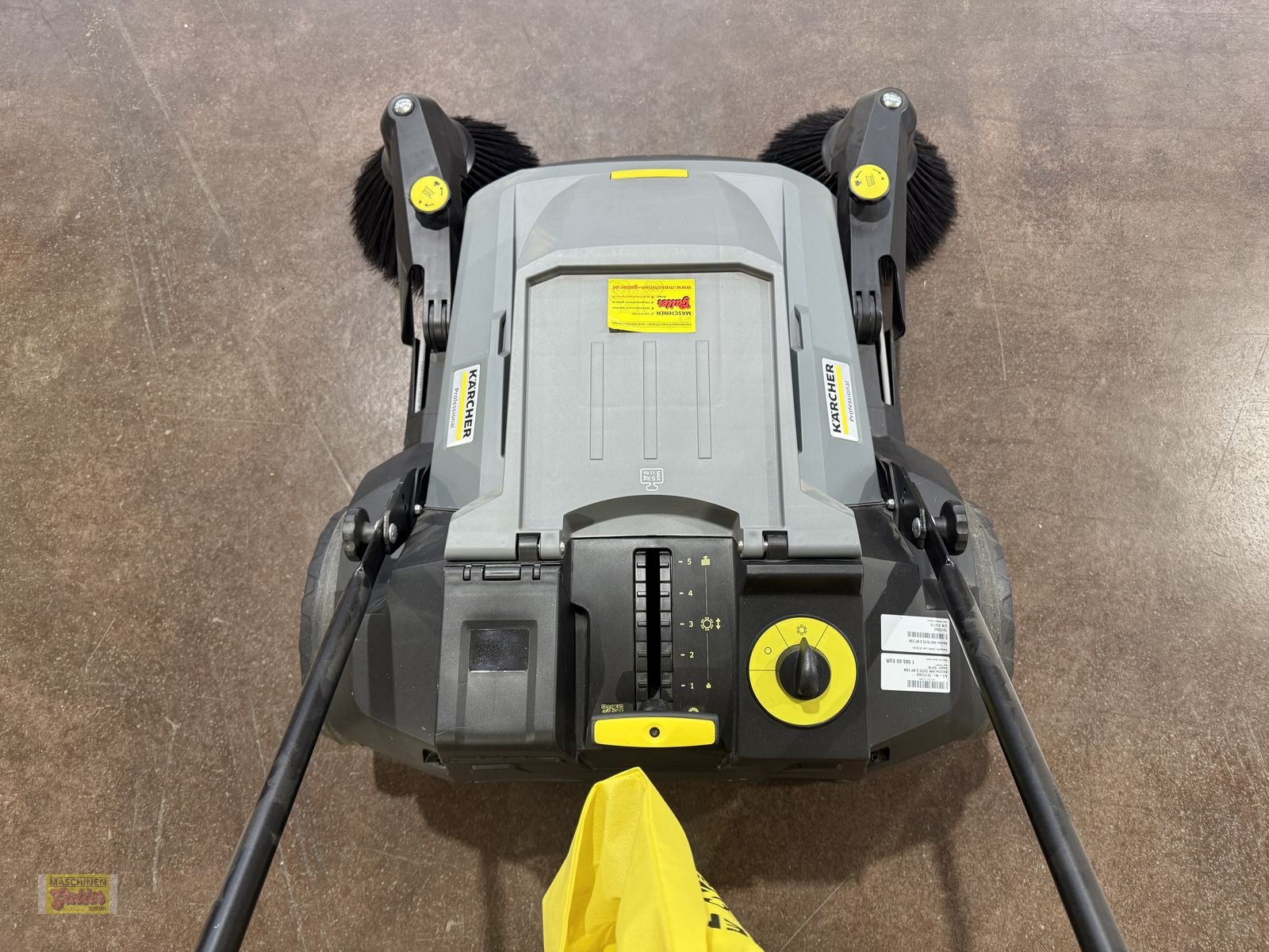 Kehrmaschine del tipo Kärcher KM 70/25 C Bp 2SB elektrische Kehrmaschine, Neumaschine en Kötschach (Imagen 10)