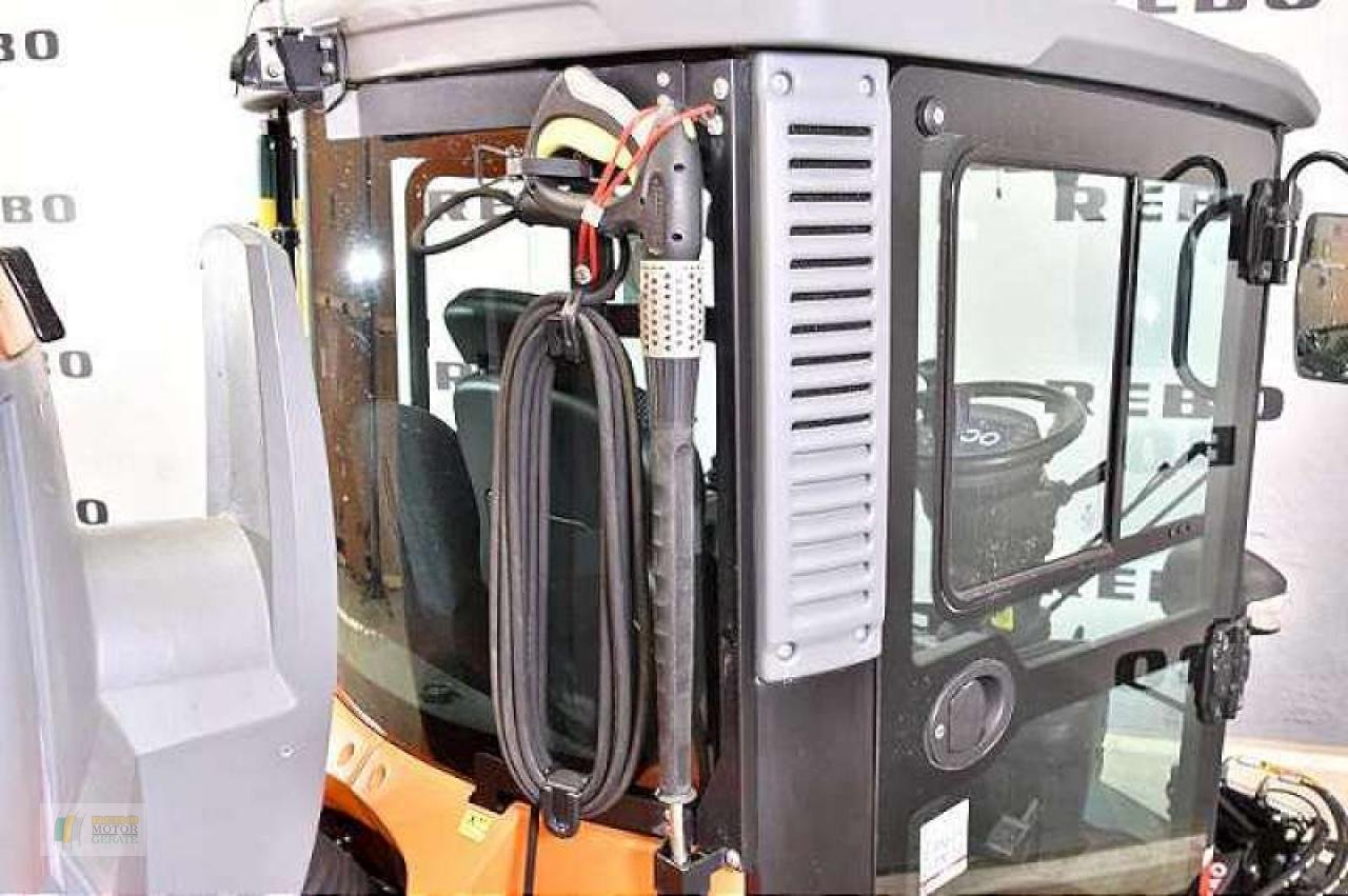 Kehrmaschine des Typs Kärcher MC130, Gebrauchtmaschine in Winsen (Bild 5)