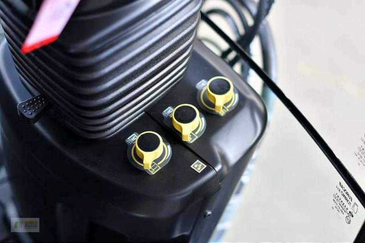 Kehrmaschine от тип Kärcher MC130, Gebrauchtmaschine в Cloppenburg (Снимка 8)