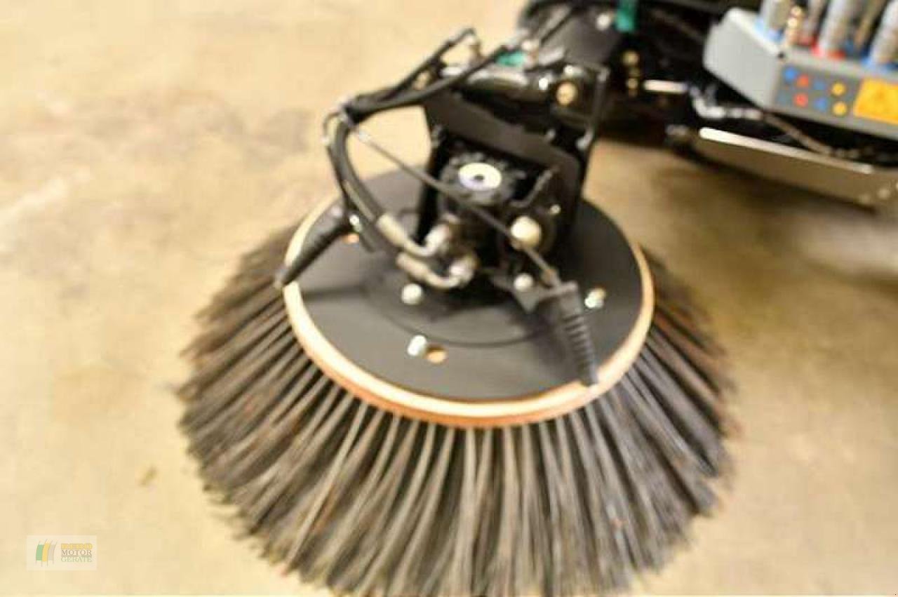 Kehrmaschine a típus Kärcher MC150, Neumaschine ekkor: Cloppenburg (Kép 3)