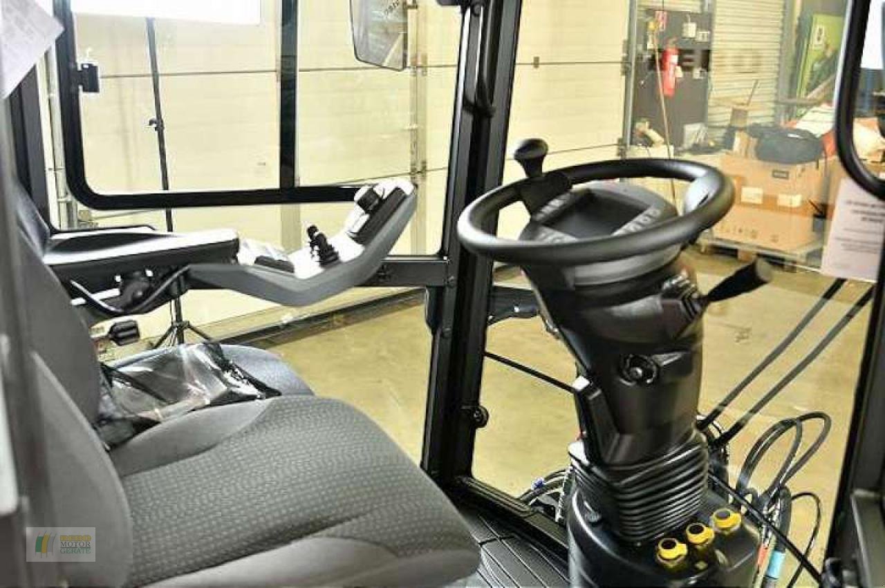 Kehrmaschine des Typs Kärcher MC150, Neumaschine in Cloppenburg (Bild 3)