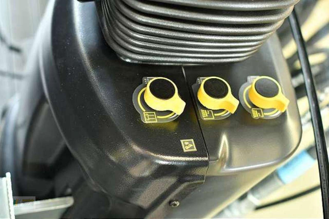 Kehrmaschine des Typs Kärcher MC150, Neumaschine in Cloppenburg (Bild 7)