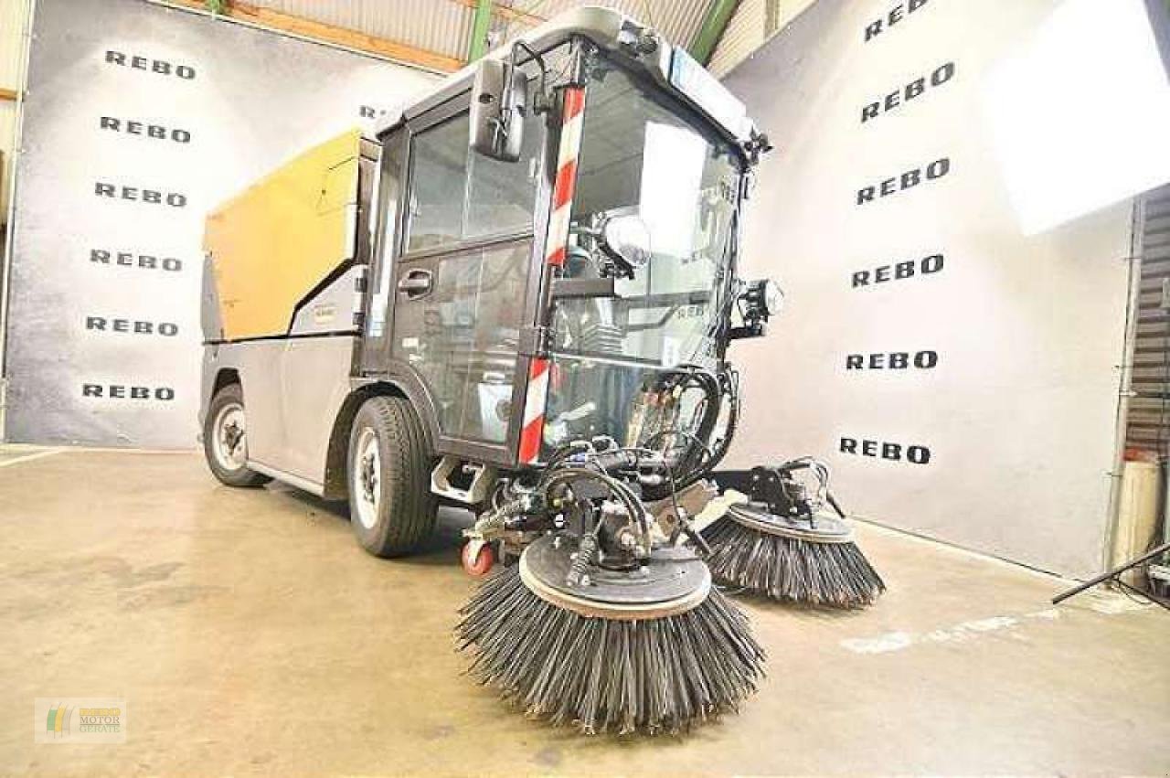 Kehrmaschine du type Kärcher MC250, Gebrauchtmaschine en Bredstedt (Photo 1)
