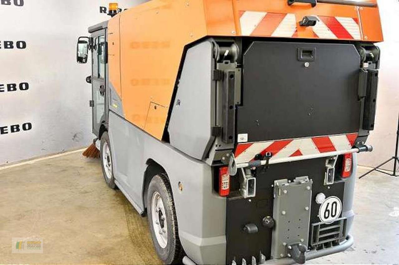 Kehrmaschine du type Kärcher MC250, Gebrauchtmaschine en Bredstedt (Photo 2)