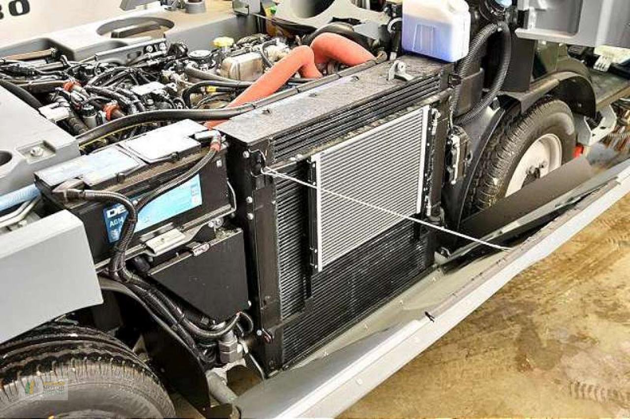 Kehrmaschine du type Kärcher MC250, Gebrauchtmaschine en Bredstedt (Photo 9)