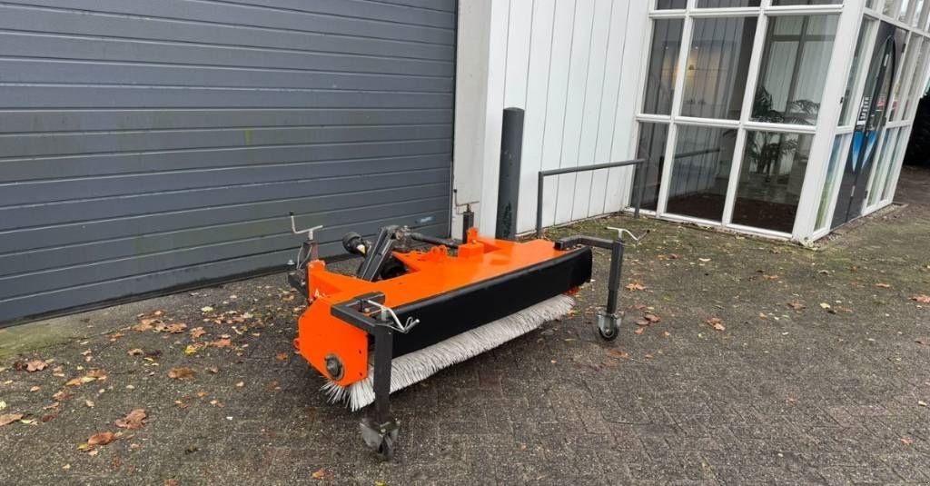 Kehrmaschine des Typs Kersten KM16550M bezem, Gebrauchtmaschine in Geldermalsen (Bild 2)