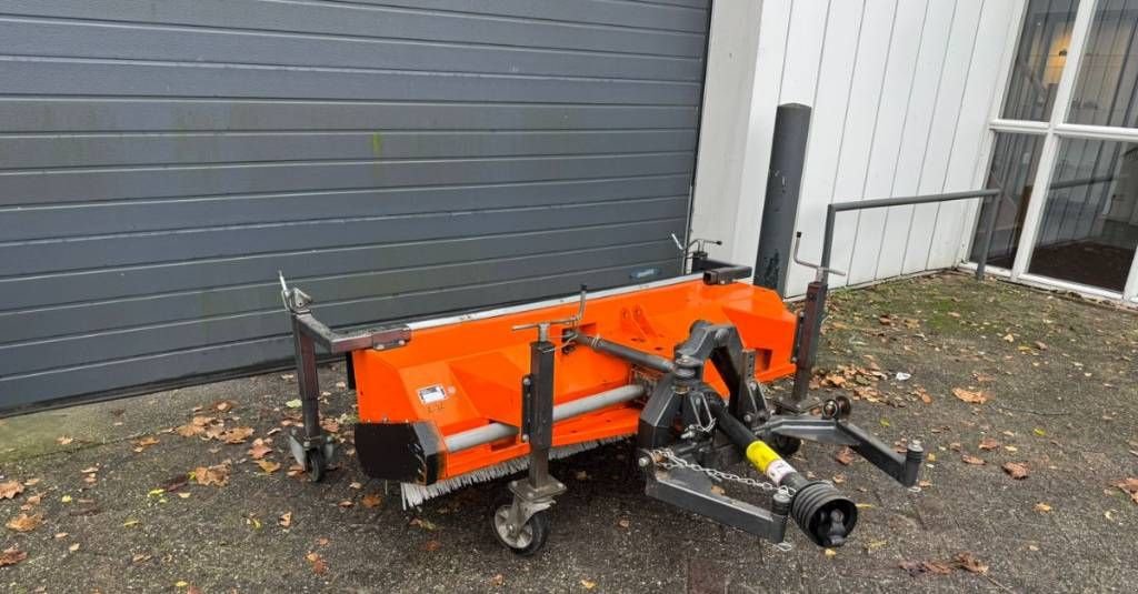 Kehrmaschine des Typs Kersten KM16550M bezem, Gebrauchtmaschine in Geldermalsen (Bild 1)