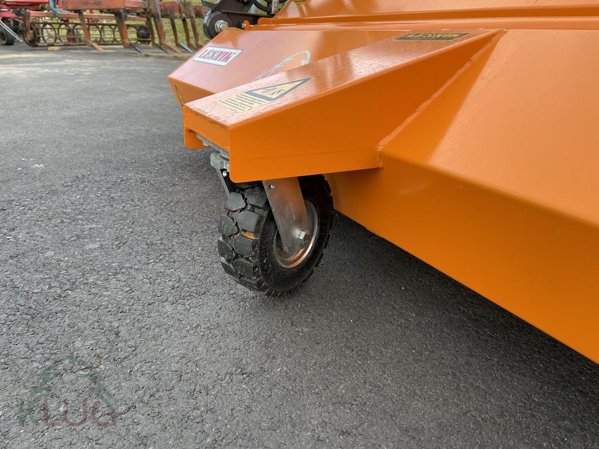 Kehrmaschine des Typs Lesnik MLK 250 Profi Kehrmaschine, Neumaschine in Pirching am Traubenberg (Bild 18)