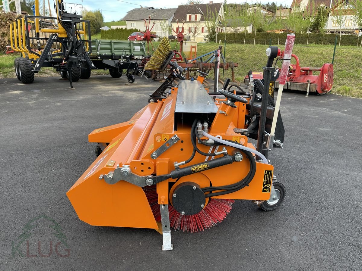 Kehrmaschine des Typs Lesnik MLK 250 Profi Kehrmaschine, Neumaschine in Pirching am Traubenberg (Bild 5)