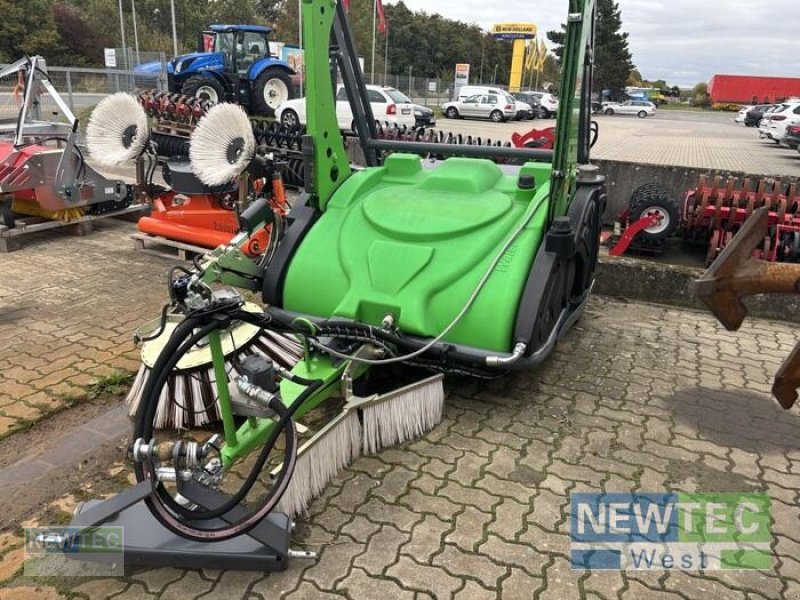 Kehrmaschine des Typs Matev AKM 140/600, Gebrauchtmaschine in Peine (Bild 1)