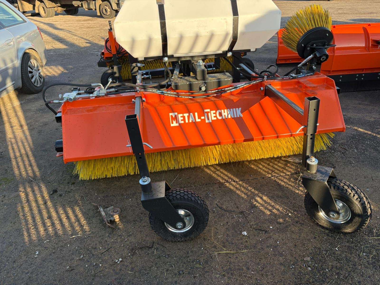 Kehrmaschine des Typs Metal-Technik Kehrmaschine / sweeper, Neumaschine in Michałowo (Bild 12)