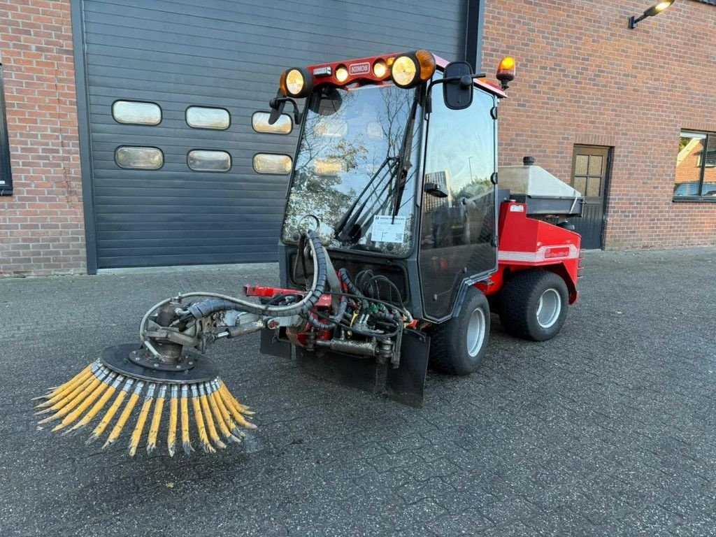 Kehrmaschine des Typs Nimos DM-Trac 205 OKB-70- Onkruidborstelmachine Werktuigendrager 4X H, Gebrauchtmaschine in Saasveld (Bild 1)