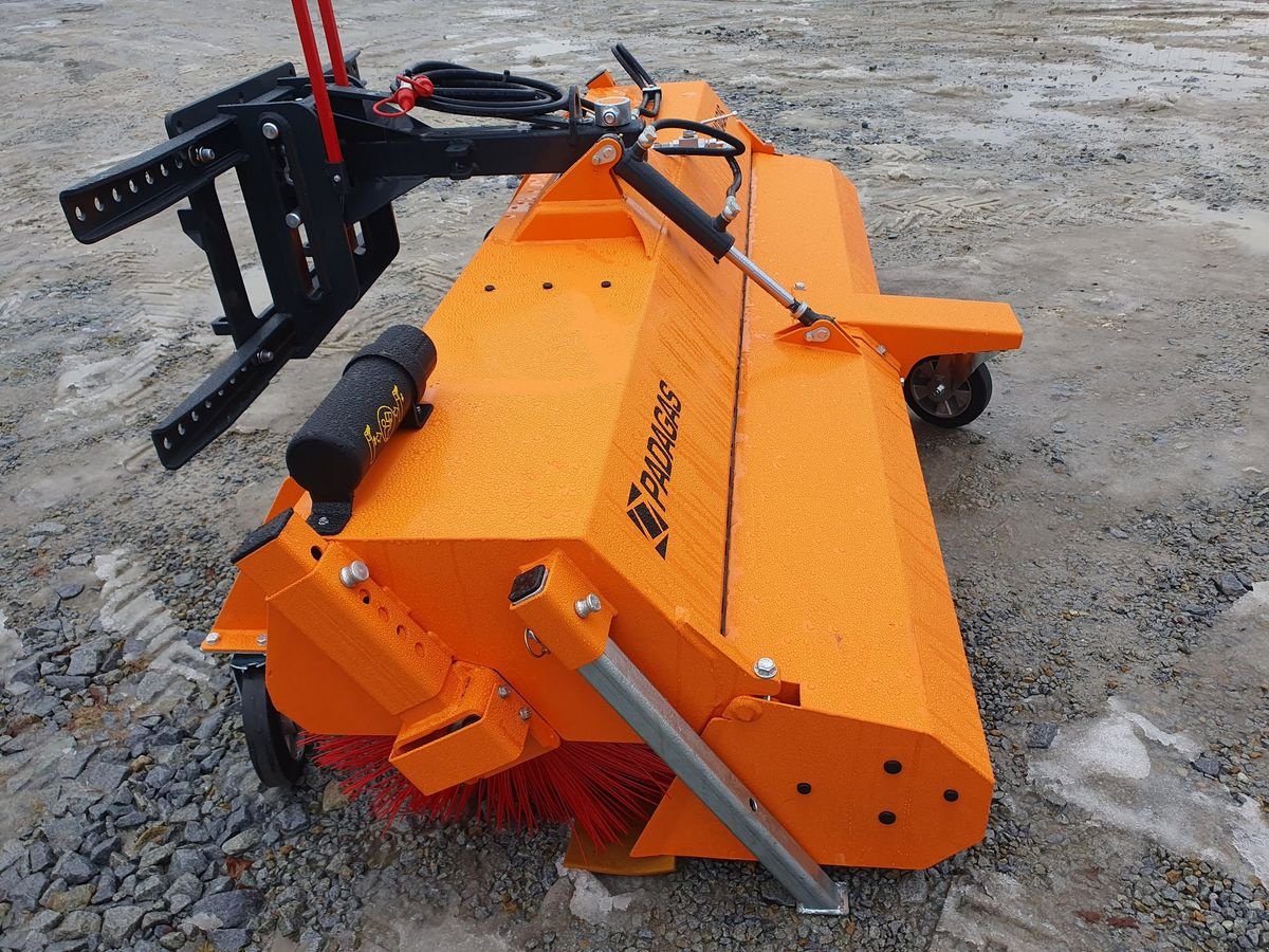 Kehrmaschine typu Padagas FOX Kehrmaschine Hoflader Radlader Traktor Bema, Neumaschine v Aigen-Schlägl (Obrázek 8)