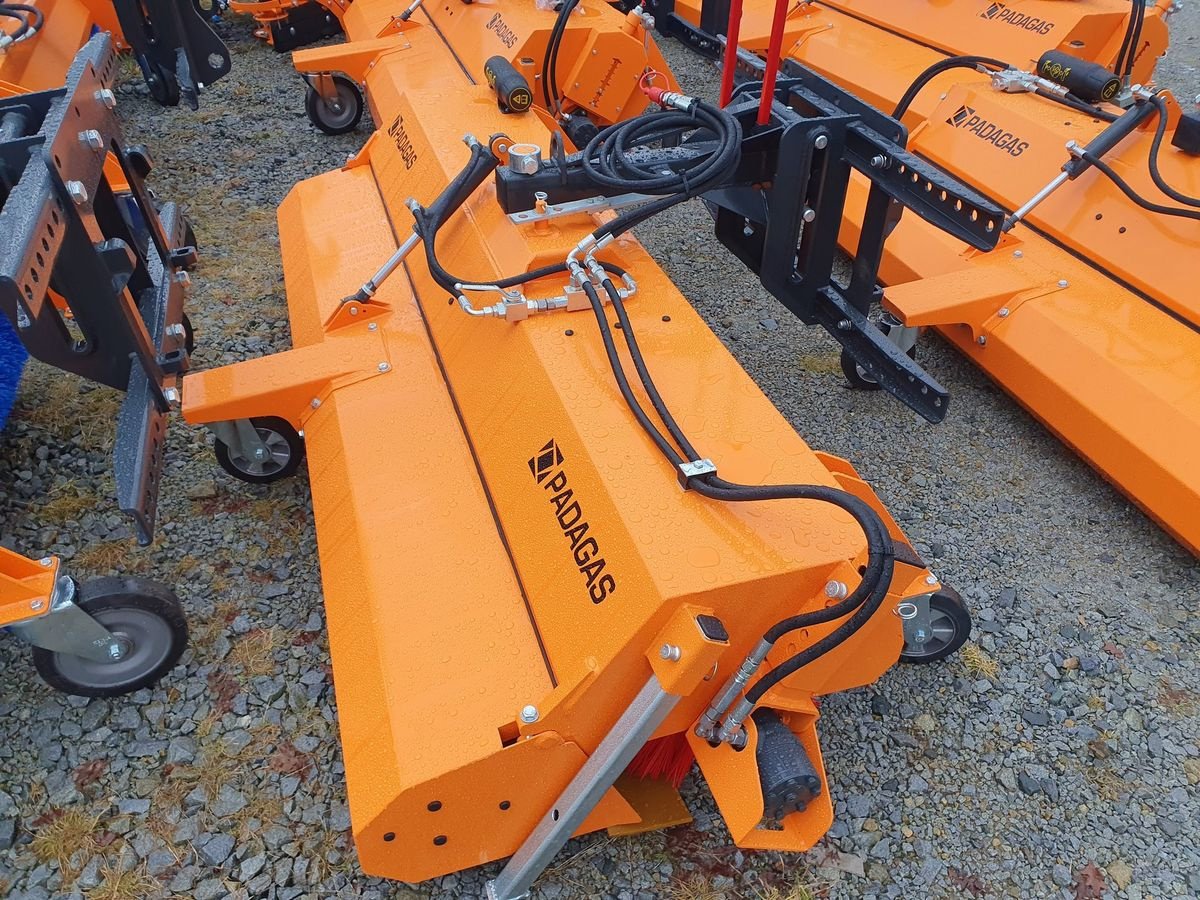 Kehrmaschine typu Padagas FOX Kehrmaschine Hoflader Radlader Traktor Bema, Neumaschine v Aigen-Schlägl (Obrázek 13)