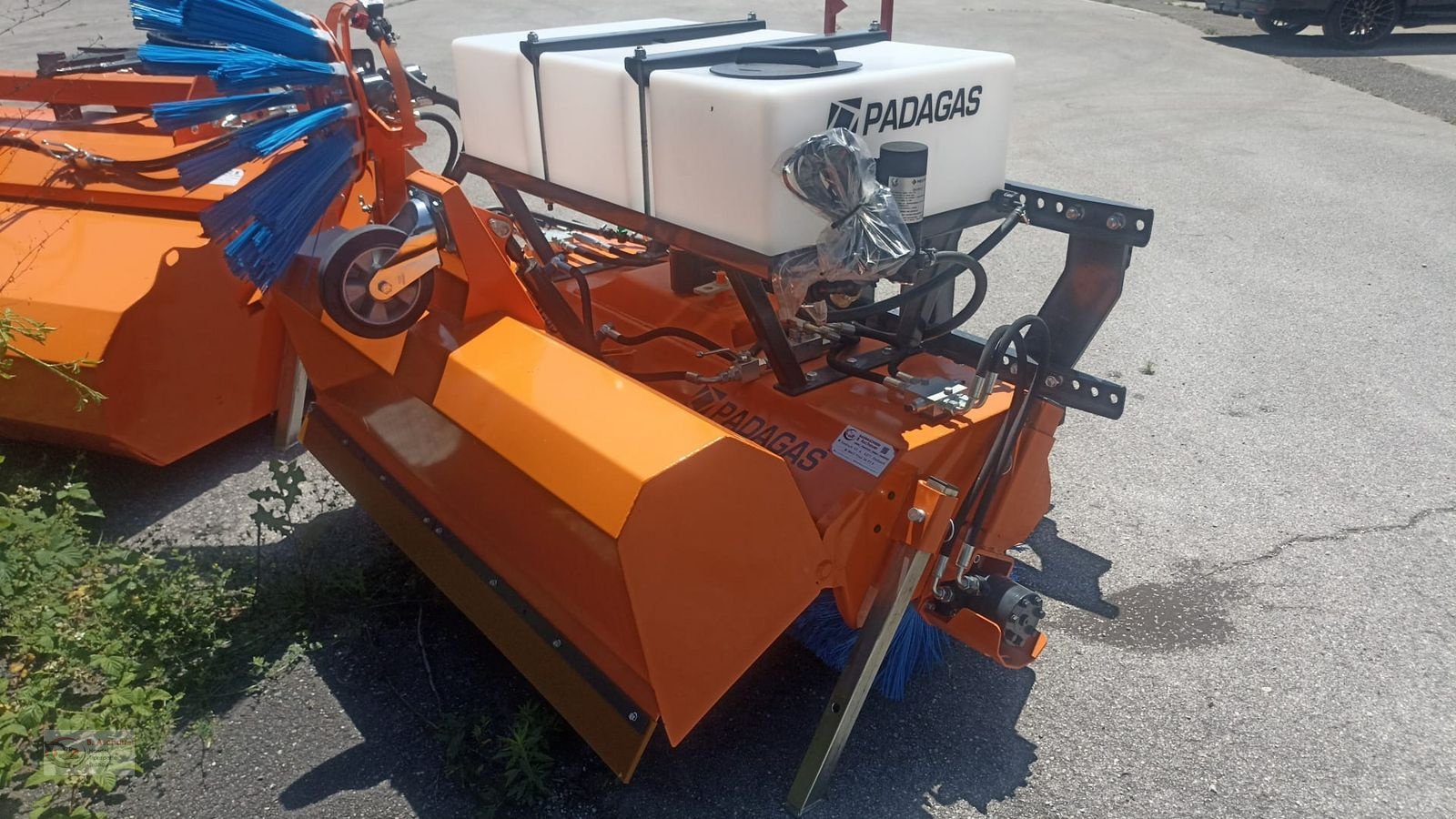 Kehrmaschine of the type Padagas Kehrmaschine PADAGAS Fox 150, Vorführmaschine in Dimbach (Picture 4)