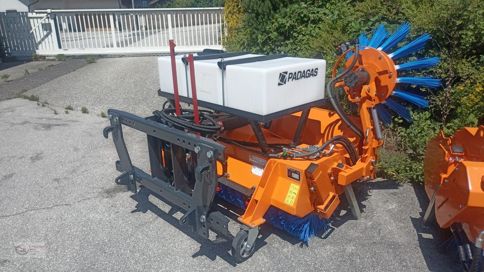 Kehrmaschine of the type Padagas Kehrmaschine PADAGAS Fox 150, Vorführmaschine in Dimbach (Picture 1)