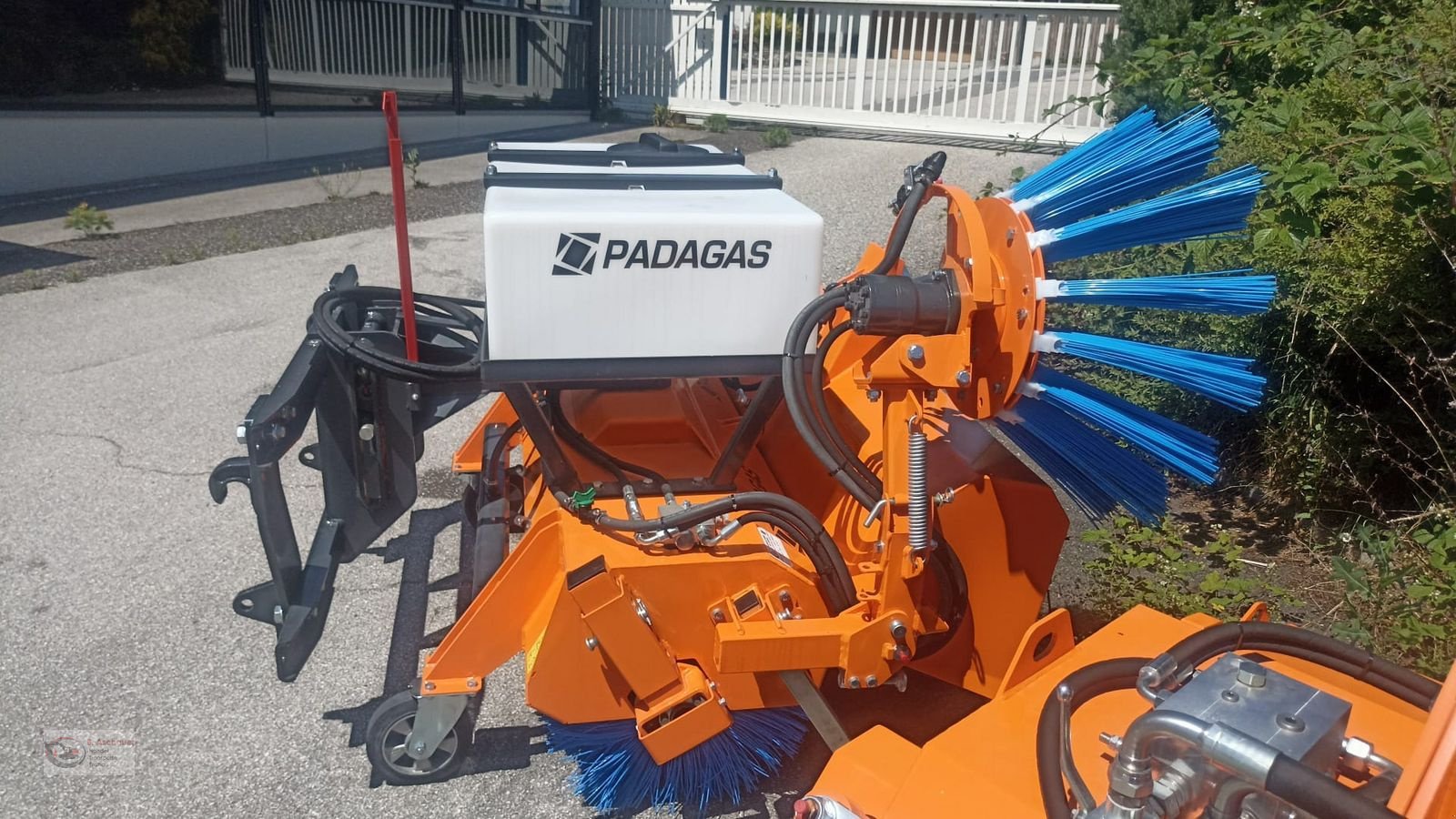 Kehrmaschine of the type Padagas Kehrmaschine PADAGAS Fox 150, Vorführmaschine in Dimbach (Picture 5)