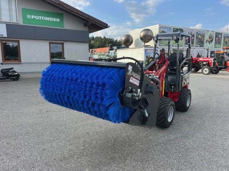 Kehrmaschine des Typs Padagas Kehrschaufel 1,3m Euroaufnahme, Neumaschine in NATTERNBACH (Bild 2)
