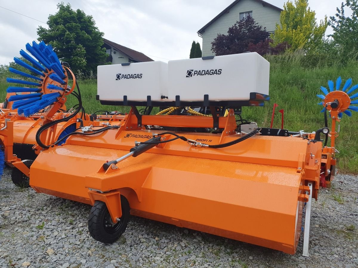 Kehrmaschine of the type Padagas PROFI H KEHRMASCHINE RADLADER Bema Tuchel Trakto, Neumaschine in Aigen-Schlägl (Picture 2)