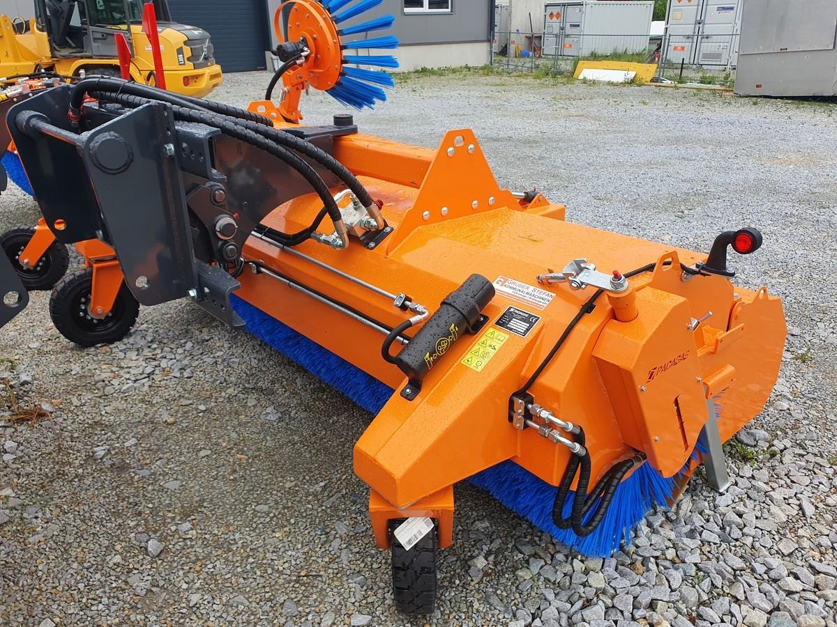 Kehrmaschine of the type Padagas PROFI H KEHRMASCHINE RADLADER Bema Tuchel Trakto, Neumaschine in Aigen-Schlägl (Picture 8)