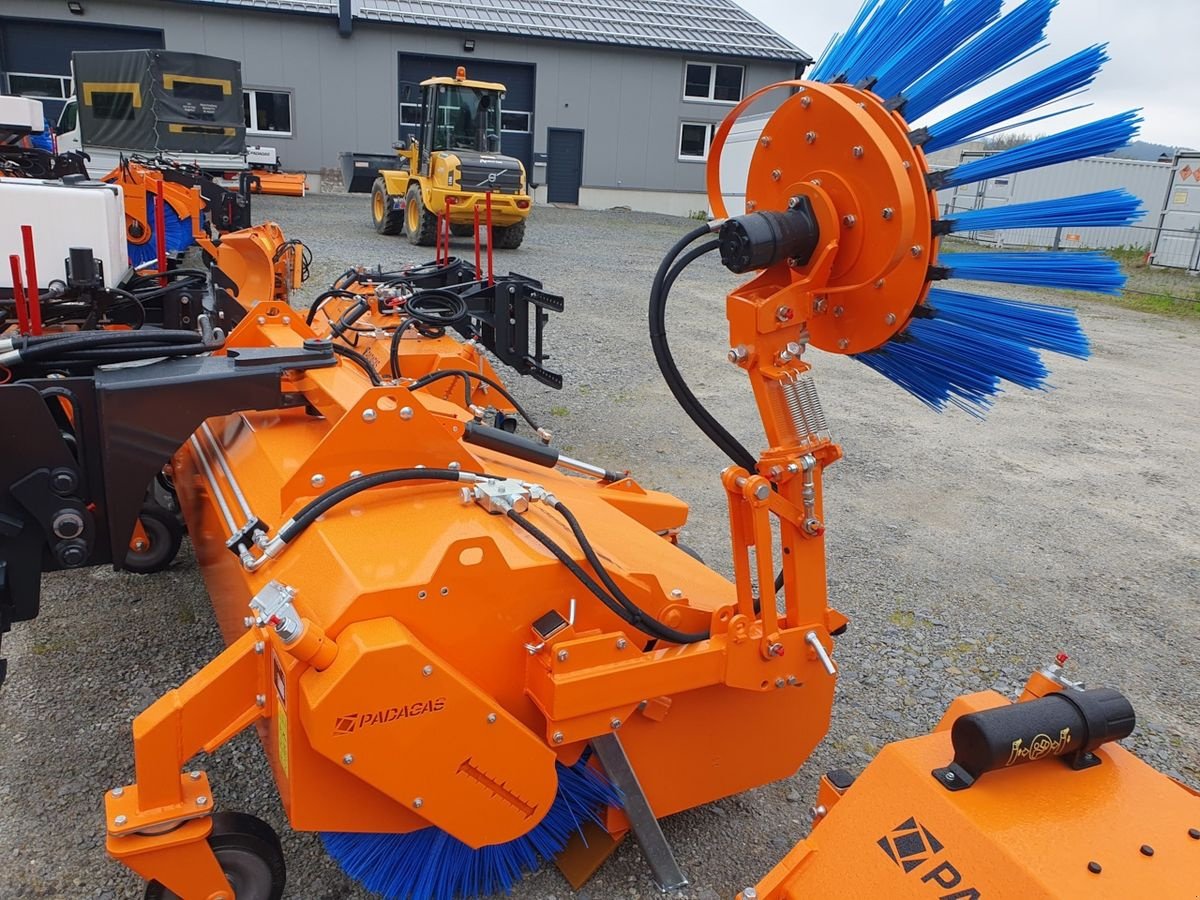 Kehrmaschine des Typs Padagas PROFI KEHRMASCHINE Traktor Radlader Tuchel Bema, Neumaschine in Aigen-Schlägl (Bild 2)