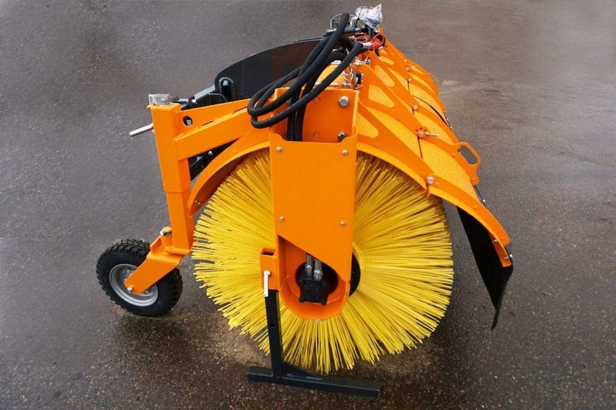 Kehrmaschine des Typs Padagas SHARK H KEHRMASCHINE Traktor Bema Tuchel Radlade, Neumaschine in Aigen-Schlägl (Bild 2)