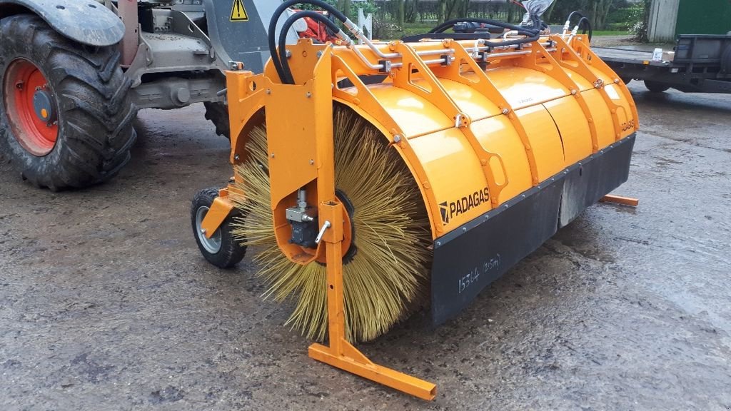 Kehrmaschine des Typs Padagas SHARK H KEHRMASCHINE Traktor Bema Tuchel Radlade, Neumaschine in Aigen-Schlägl (Bild 5)