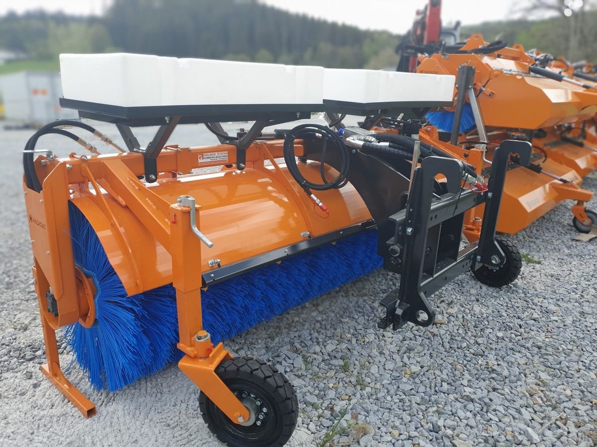Kehrmaschine des Typs Padagas SHARK H KEHRMASCHINE Traktor Bema Tuchel Radlade, Neumaschine in Aigen-Schlägl (Bild 12)