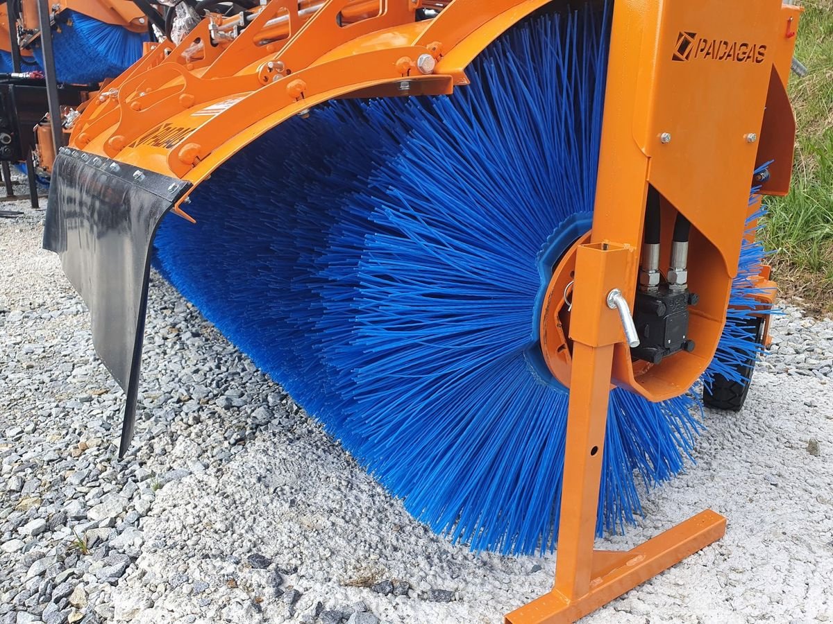 Kehrmaschine des Typs Padagas SHARK H KEHRMASCHINE Traktor Bema Tuchel Radlade, Neumaschine in Aigen-Schlägl (Bild 15)