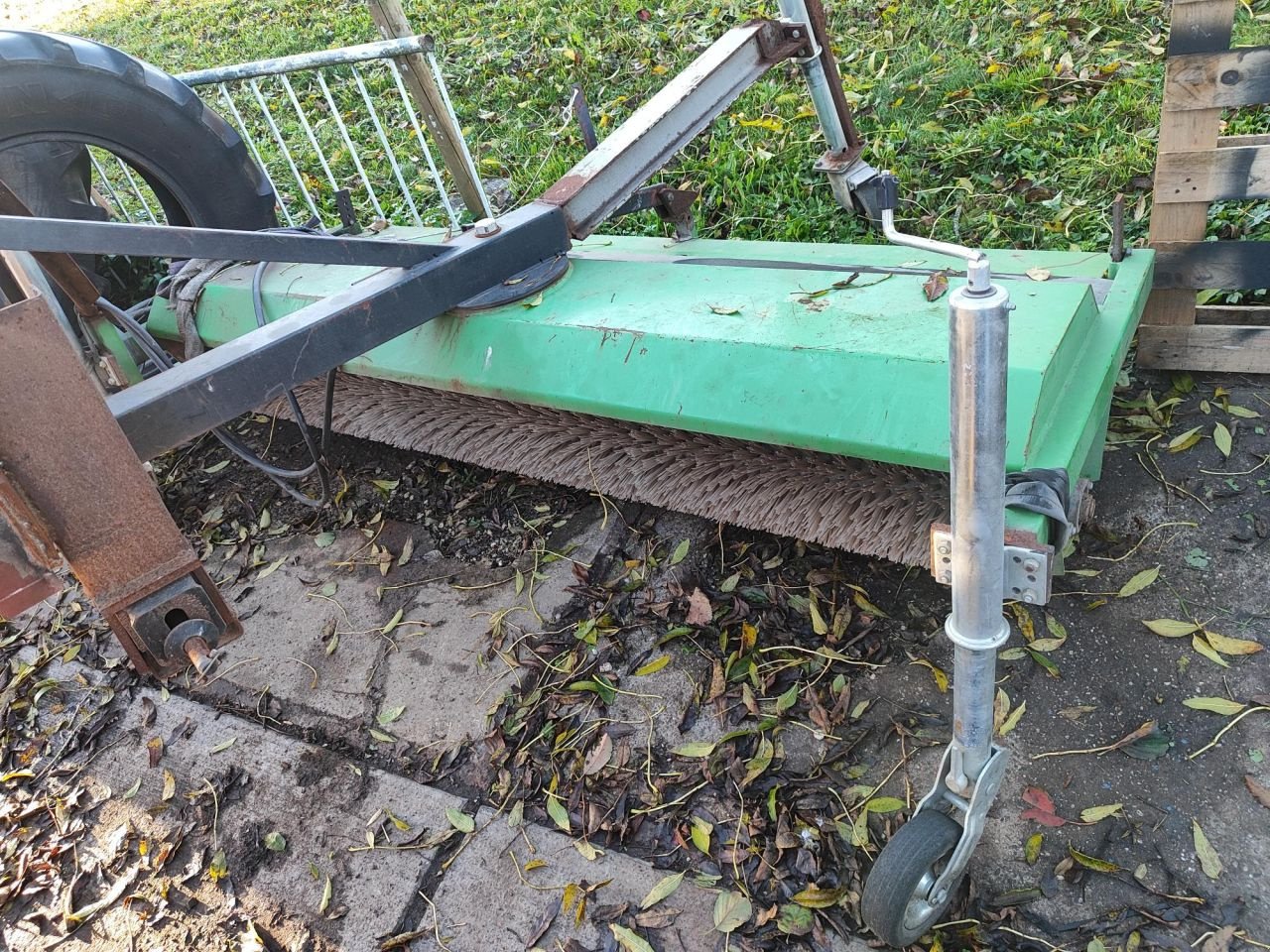 Kehrmaschine of the type Peecon Drie veegmachines, Gebrauchtmaschine in Rouveen (Picture 7)