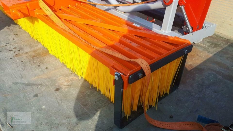 Kehrmaschine des Typs PreissTec Kehrbesen, Neumaschine in Bad Kötzting (Bild 3)